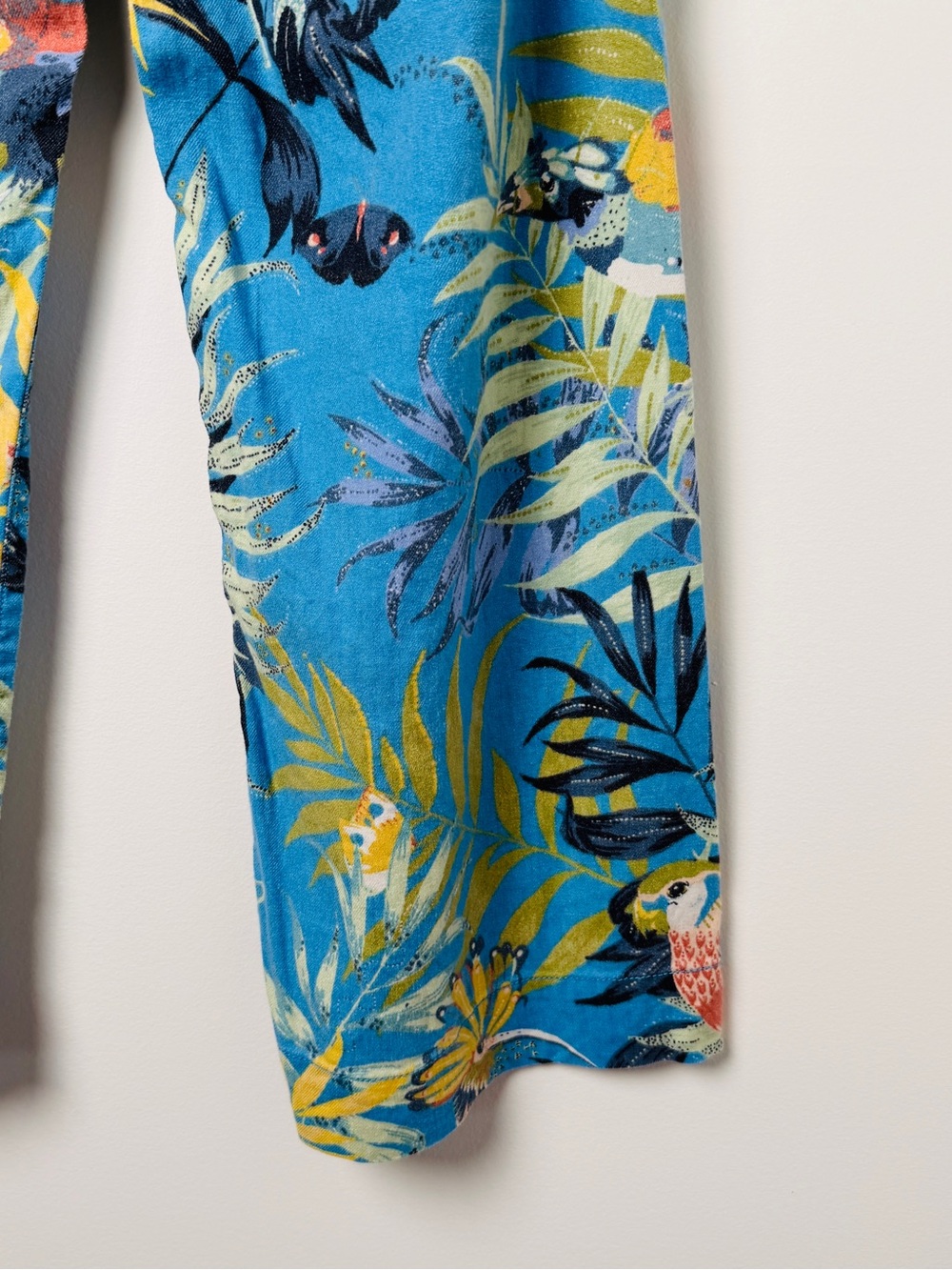 Colette Cropped Linen Wide-Leg Pants in Tropical Blue - Picture 12 of 16